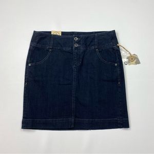 NEW! Women’s Converse One Star Denim Jean Skirt Size 10 W/Tags